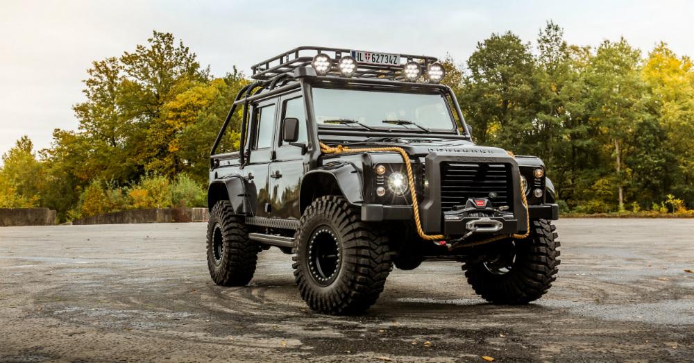 10.11.16 - Land Rover Defender from Spectre